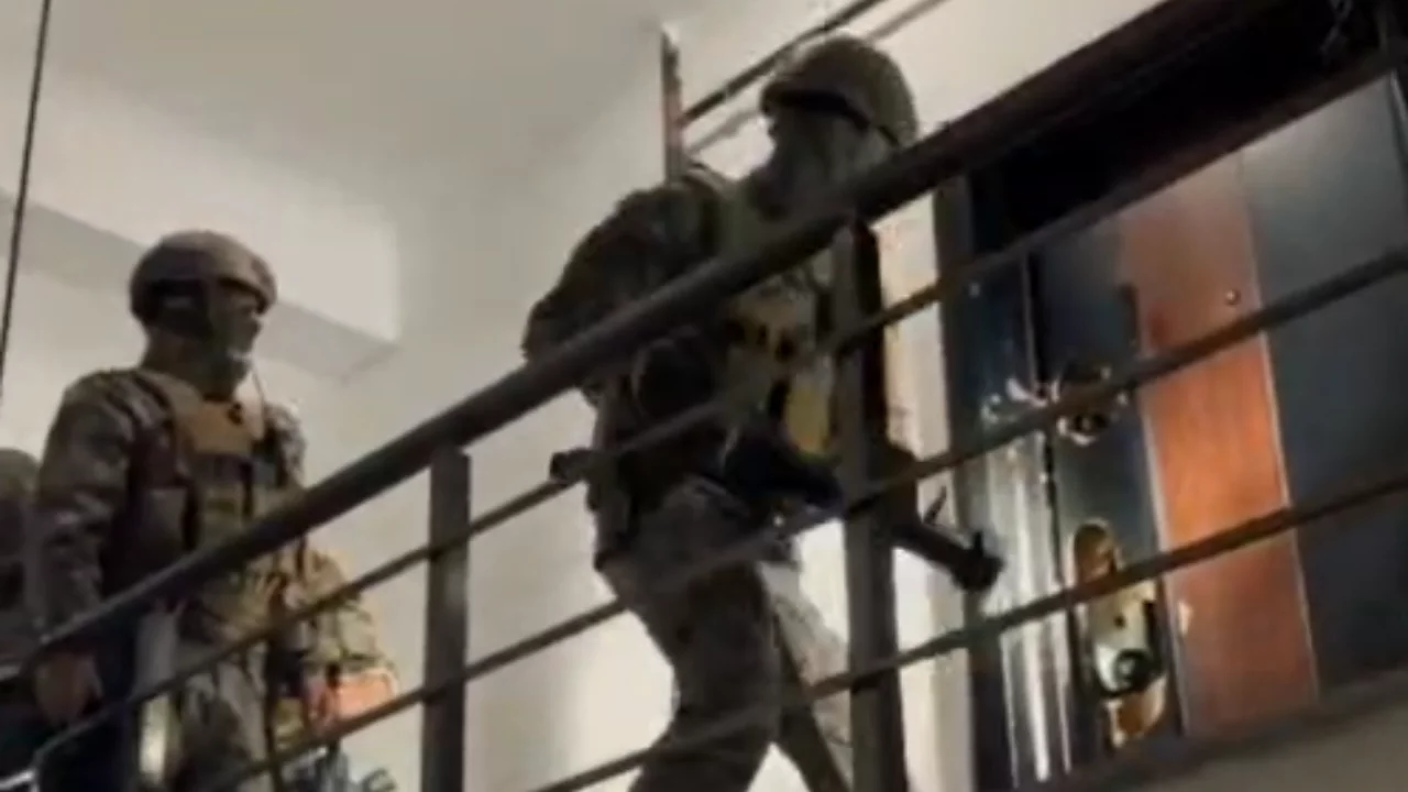 DEAŞ'a darbe üstüne darbe! 2 örgüt üyesi daha tutuklandı...
