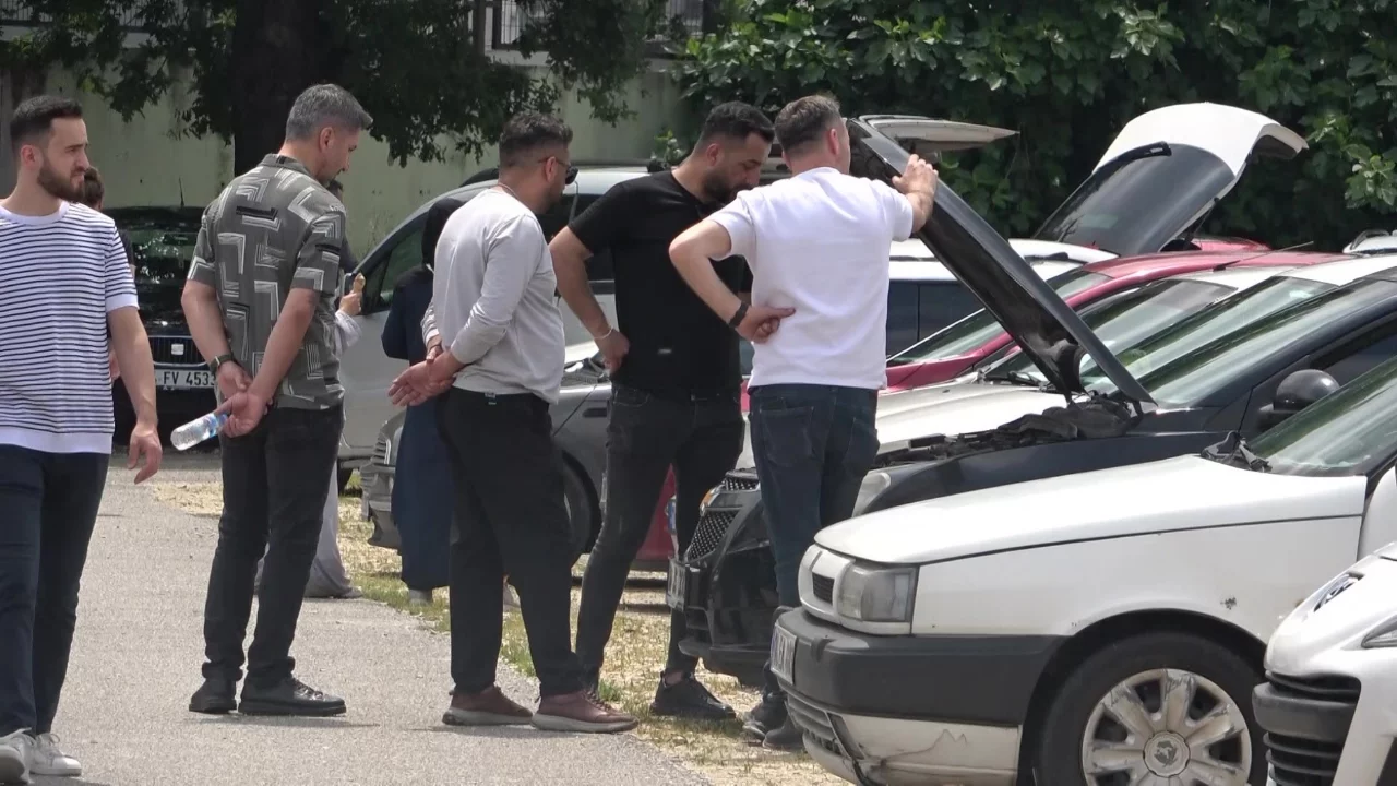 Bursa'da erken saatlerde uzun kuyruklar oluştu! Herkes aynı yere koştu