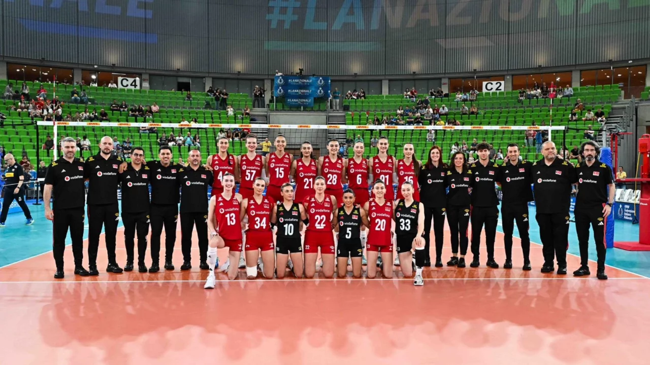 A Milli Kadın Voleybol Takımı, Sırbistan'a diş geçiremedi