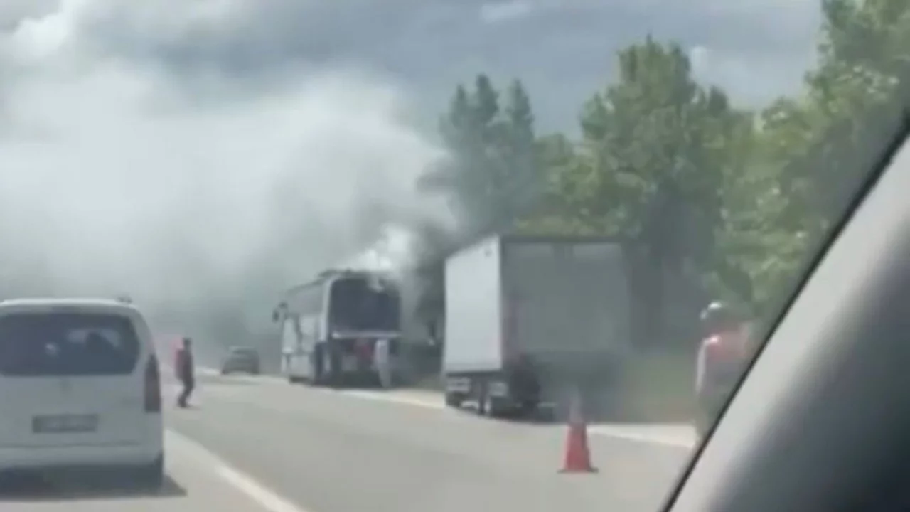 Bursa çevre yolunda korkutan yangın! Otobüs alevlere teslim oldu...
