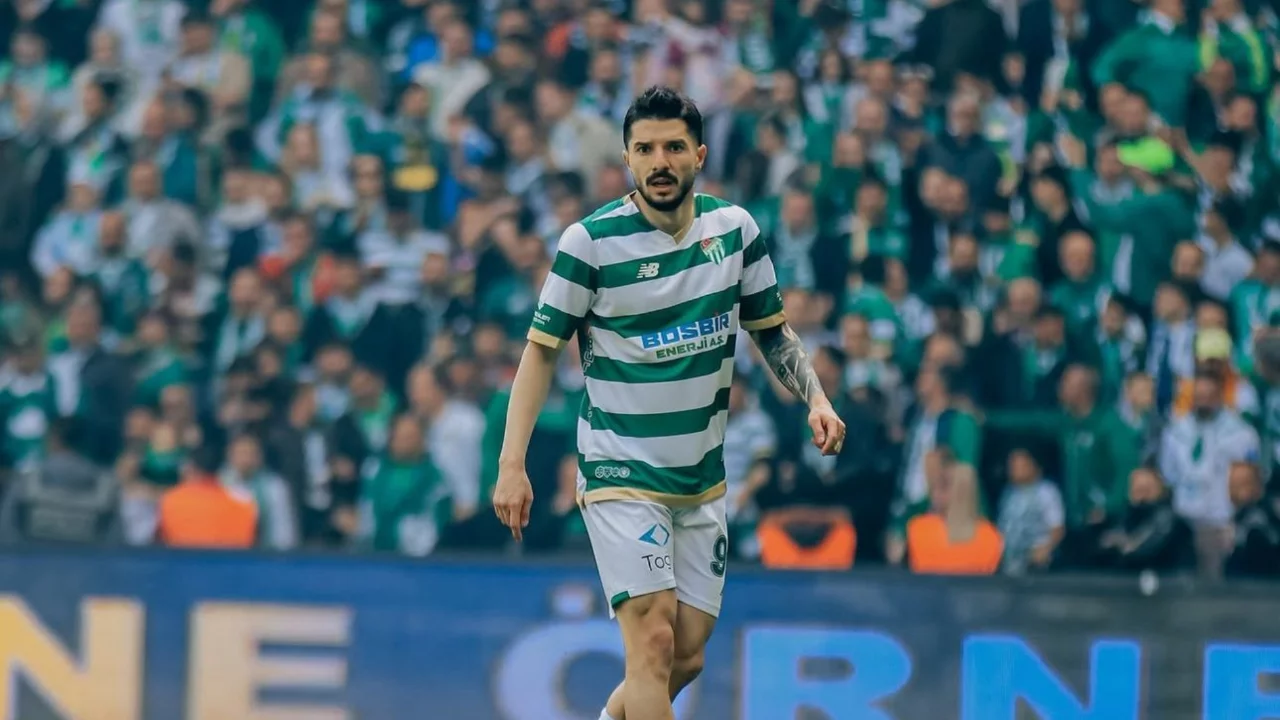 Bursaspor Gök ile yola devam ediyor!