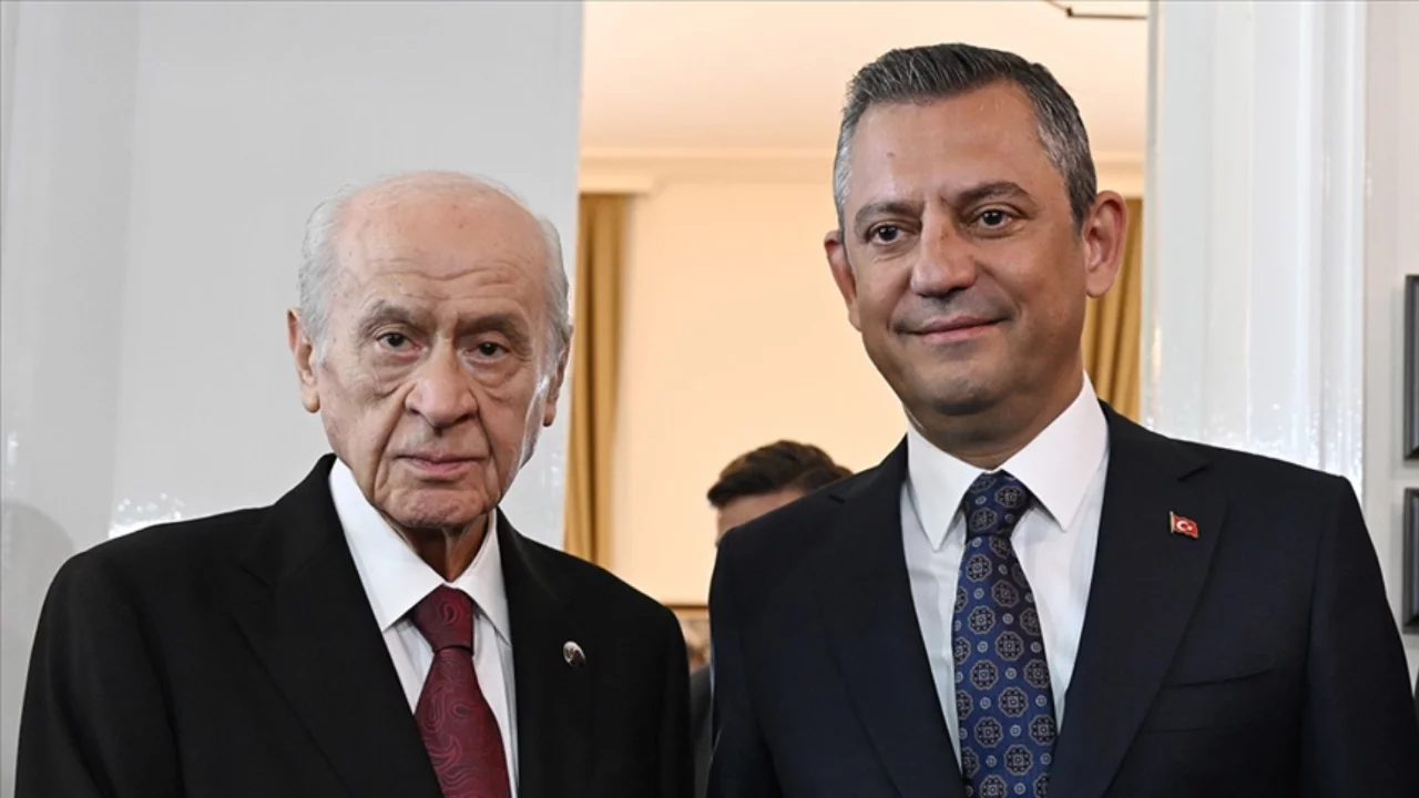 Özgür Özel'e ilk bayram tebriği Devlet Bahçeli'den...