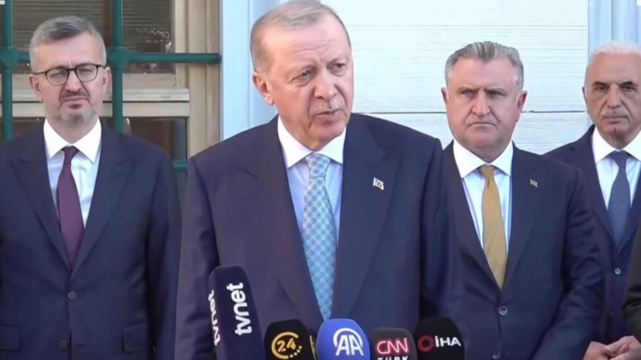 Cumhurbaşkanı Erdoğan'dan bayram namazı sonrası a&ccedil;ıklamalar: "D&uuml;nya M&uuml;sl&uuml;manları karşısında gereken dersi alacaktır"