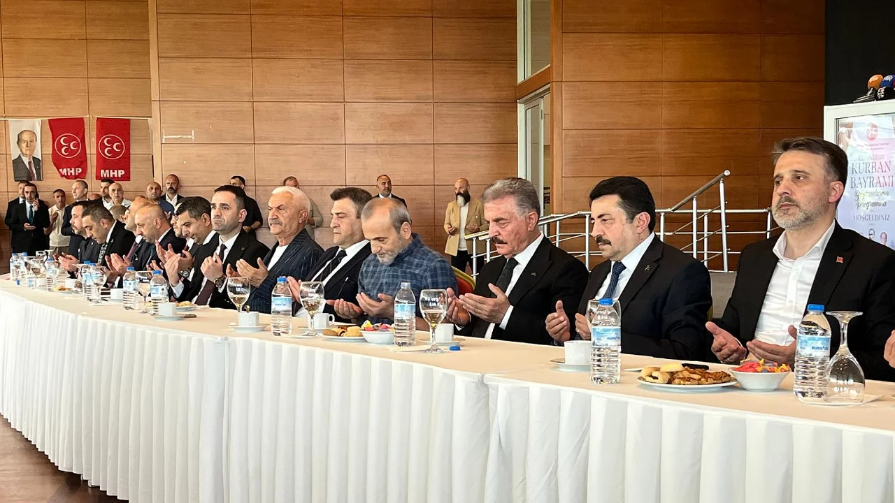 MHP Bursa'da bayramlaşma programı gerçekleştirildi! 
