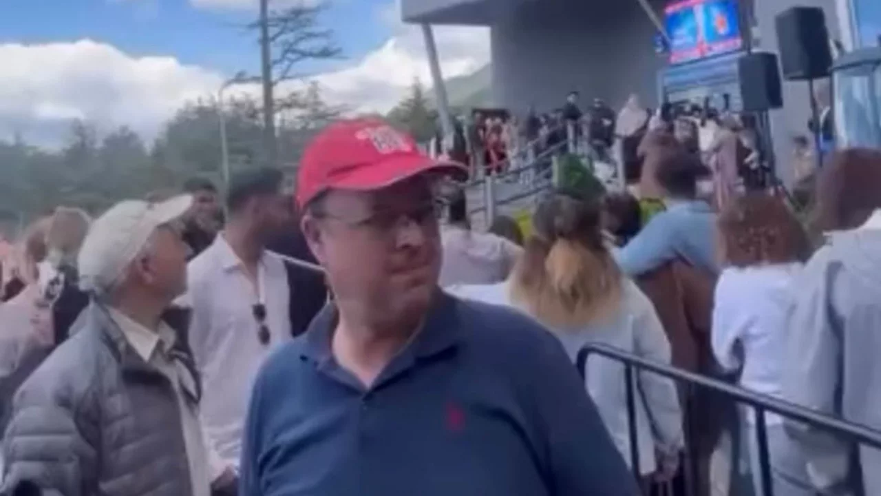 Bursa'da Uludağ'a çıkmak isteyenler teleferiğe akın etti! Sıranın sonu görünmedi...