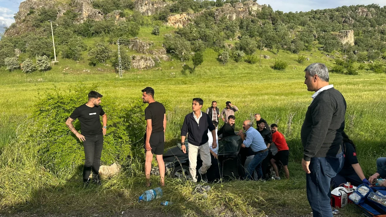 Kafa kafaya çarpışan araçta bir aile yok oldu! Bayramın bilançosu büyüyor...