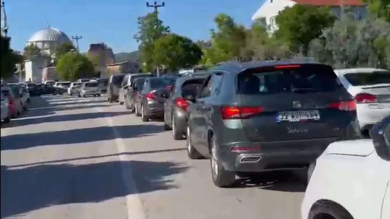 Bayram dönüşü trafiği İznik-Orhangazi yoluna taştı! 