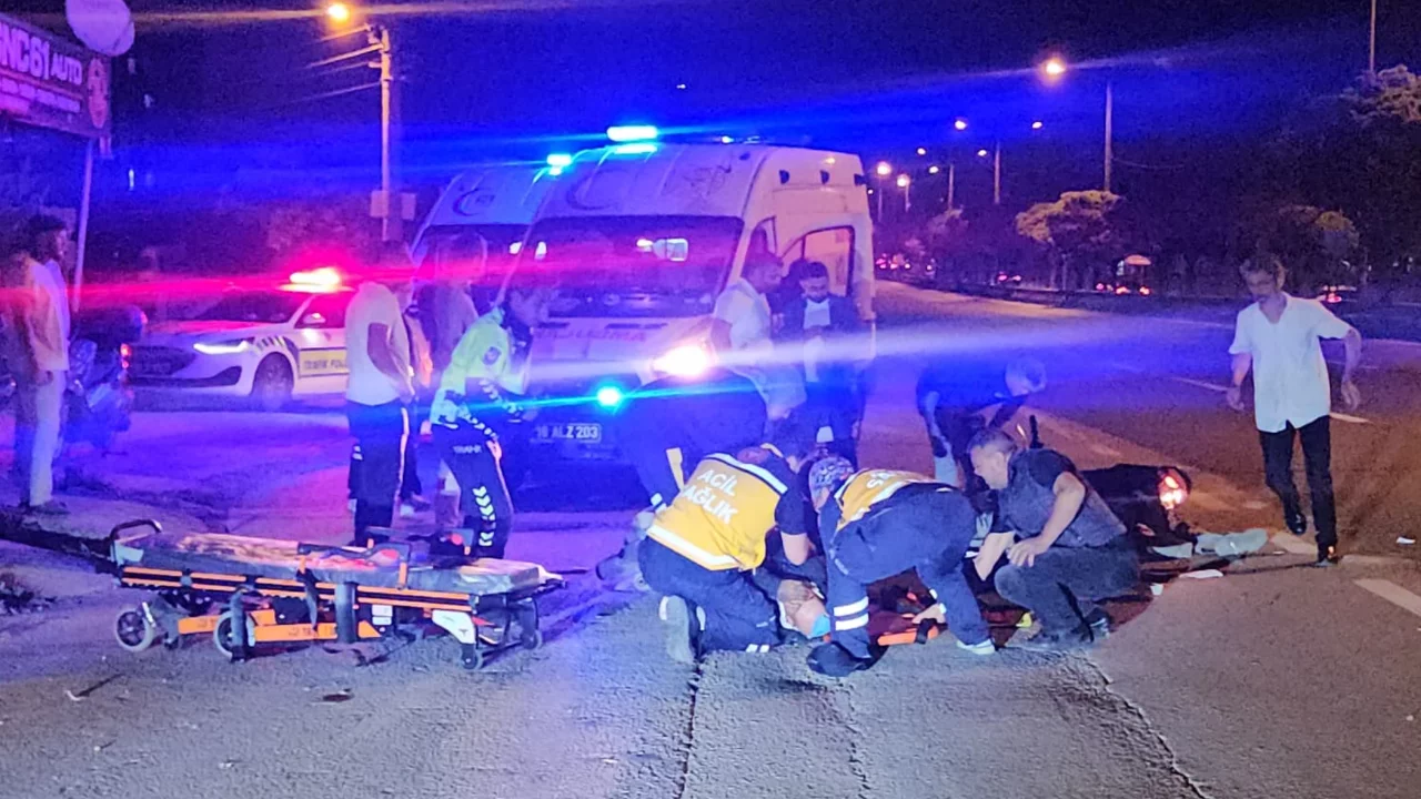 Bursa'da motosikletler kafa kafaya çarpıştı! Yaralılar var...