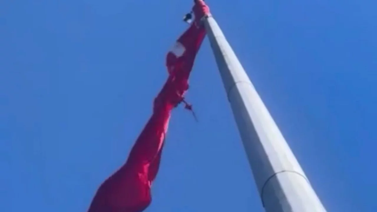 Bursa'nın simge noktasındaki bayrak yenilenmeyi bekliyor!