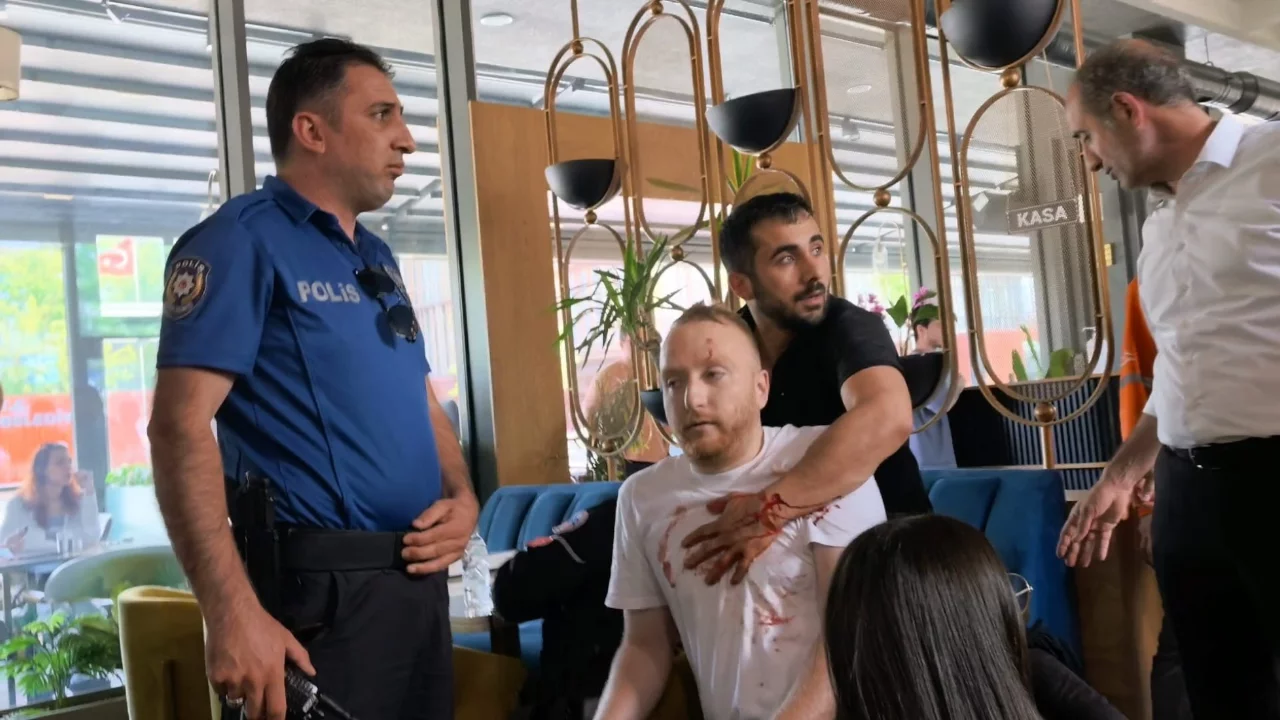 Bursa'da yol verme tartışması kanlı bitti! 1'i ağır 4 yaralı var...