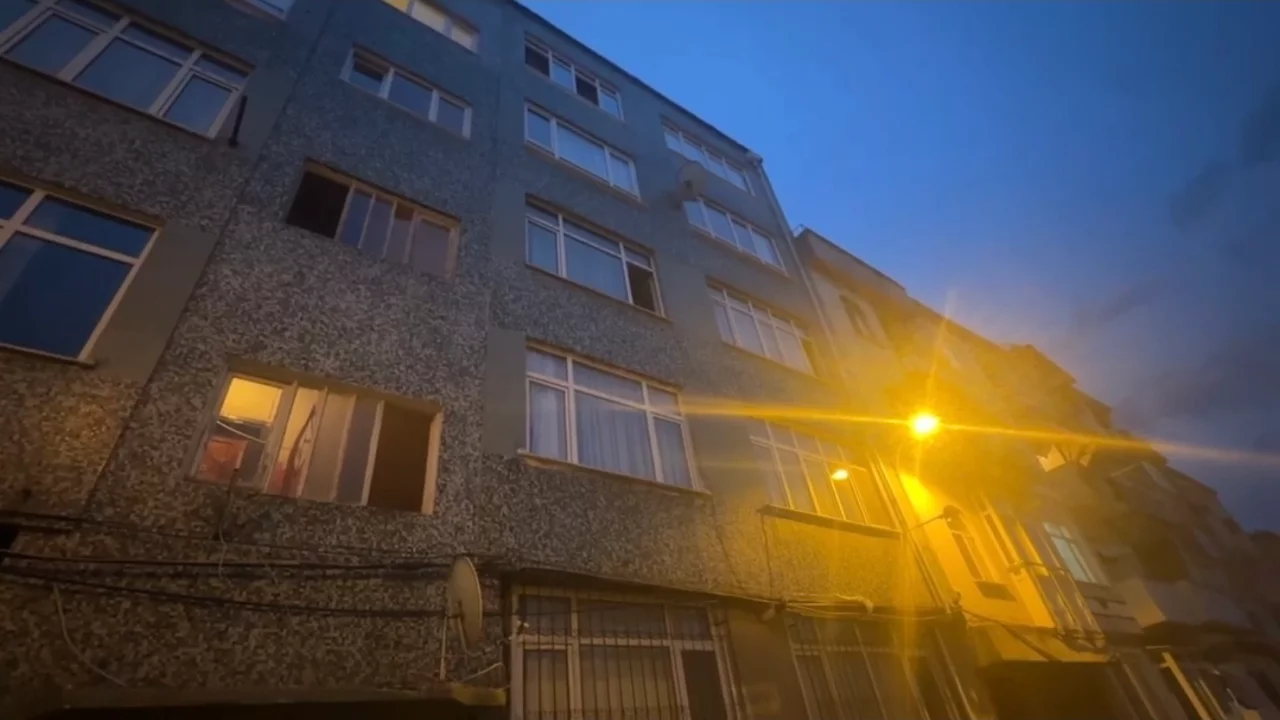 Cam silerken apartman boşluğuna düştü: 43 yaşındaki kadından acı haber...