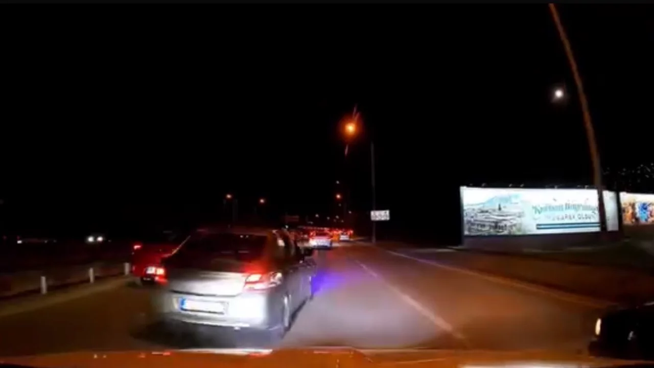 Bursa'da trafikte ölümle burun buruna getiren hareketler! Her şey kamerada