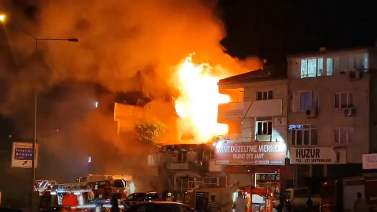 Bursa'da korkutan yangın! Küçük Sanayi bölgesinde alevler yükseldi...