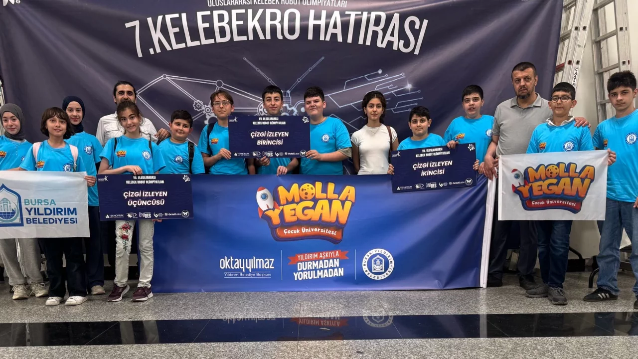 Bursa'dan dünyaya meydan okuyan başarı: Robotik olimpiyatlarda tarih yazdılar!