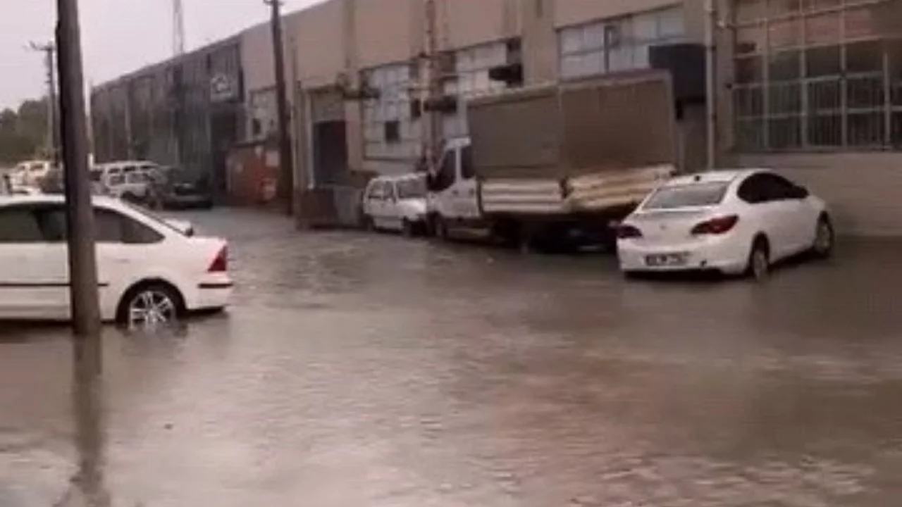 Bursa'ya ceviz büyüklüğünde dolu yağdı! Vatandaşlar hazırlıksız yakalandı...