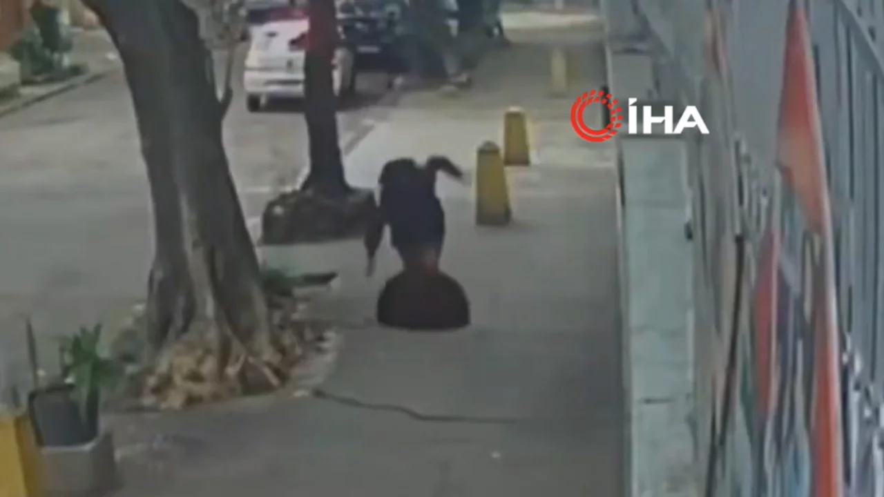 Brezilya'da yolda yürüyen kadın kanalizasyona düştü! Kameralar o anları kaydetti...