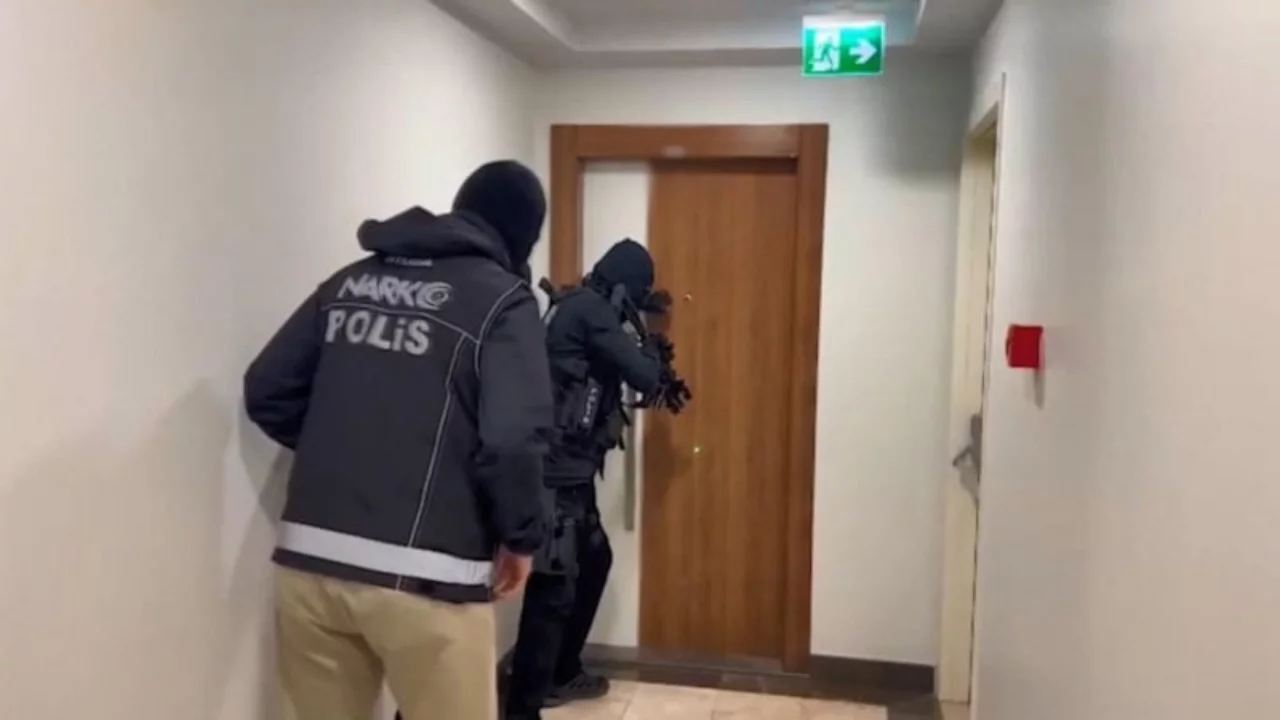 MİT yakaladı! Kırmızı bültenle aranan zehir taciri Hollanda'ya iade edildi...