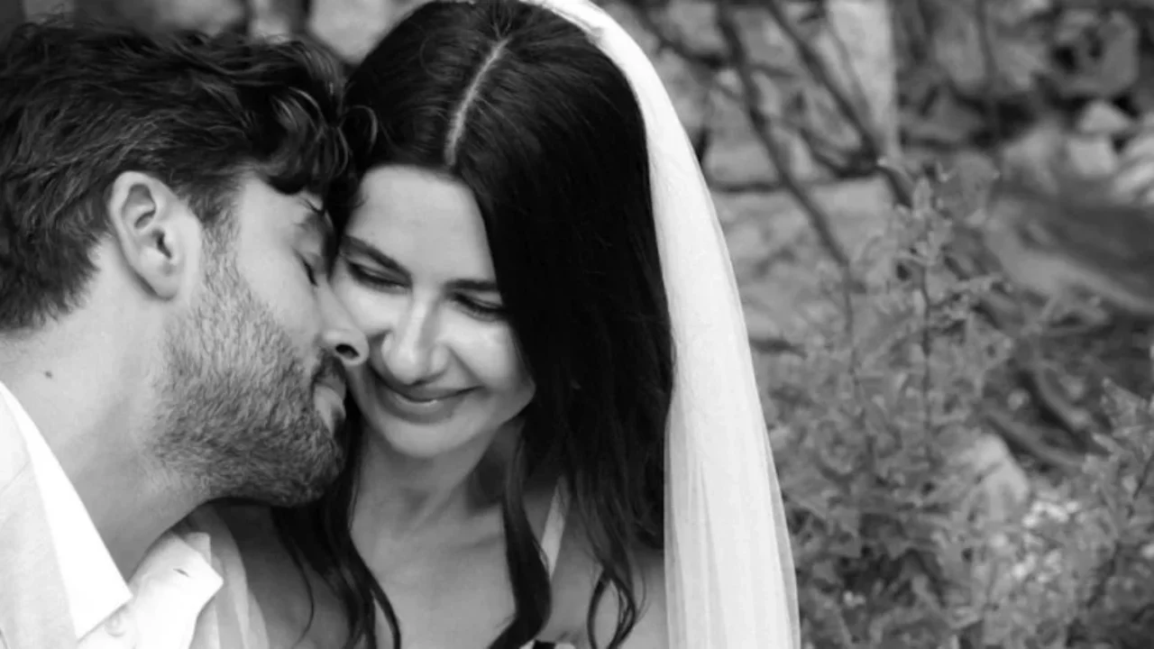 Nesrin Cavadzade'den eşiyle romantik kare! Mutlu evlilik pozu sosyal medyada ilgi odağı oldu