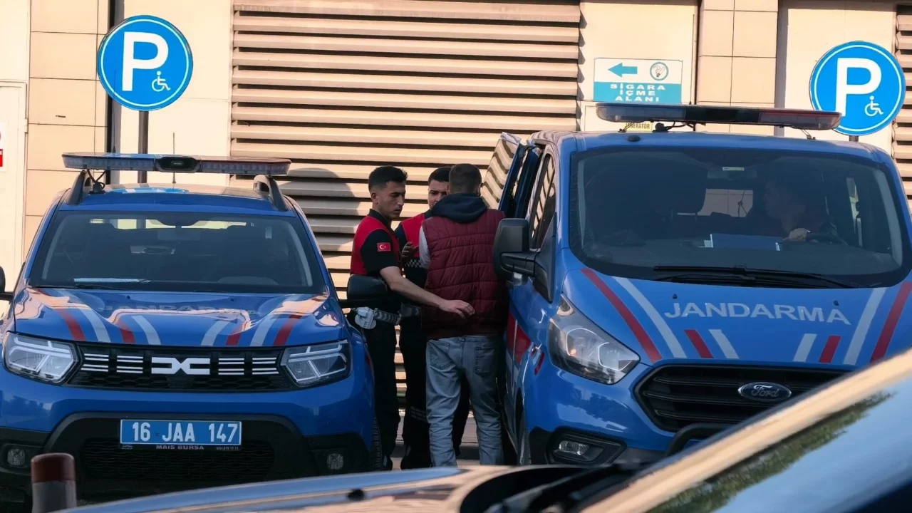 Bursa'da 70 adrese şafak baskını: Çok sayıda kişi gözaltında!