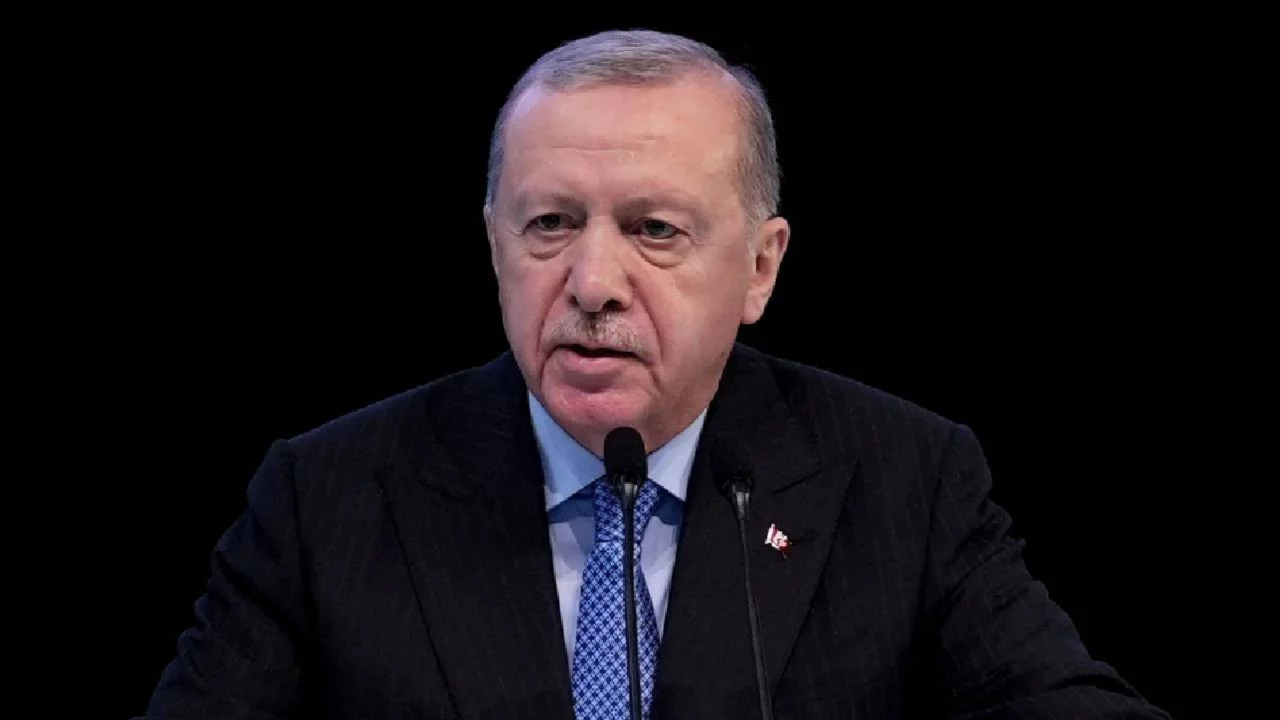 Cumhurbaşkanı Erdoğan: "Yaşananlar ana muhalefet partisinin i&ccedil; meselesi, bizi ilgilendirmez"