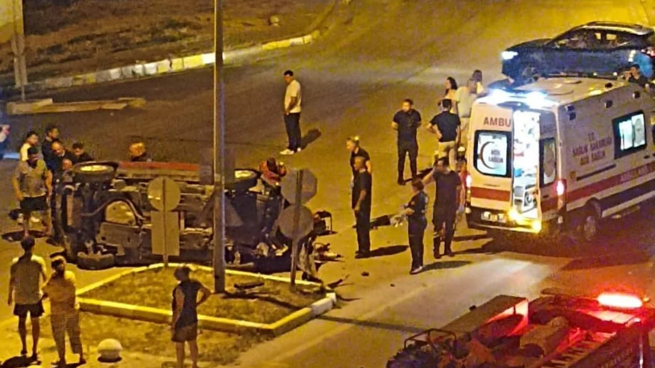 Gece yarısı korkutan kaza! Otomobil takla attı, s&uuml;r&uuml;c&uuml; ara&ccedil;ta sıkıştı