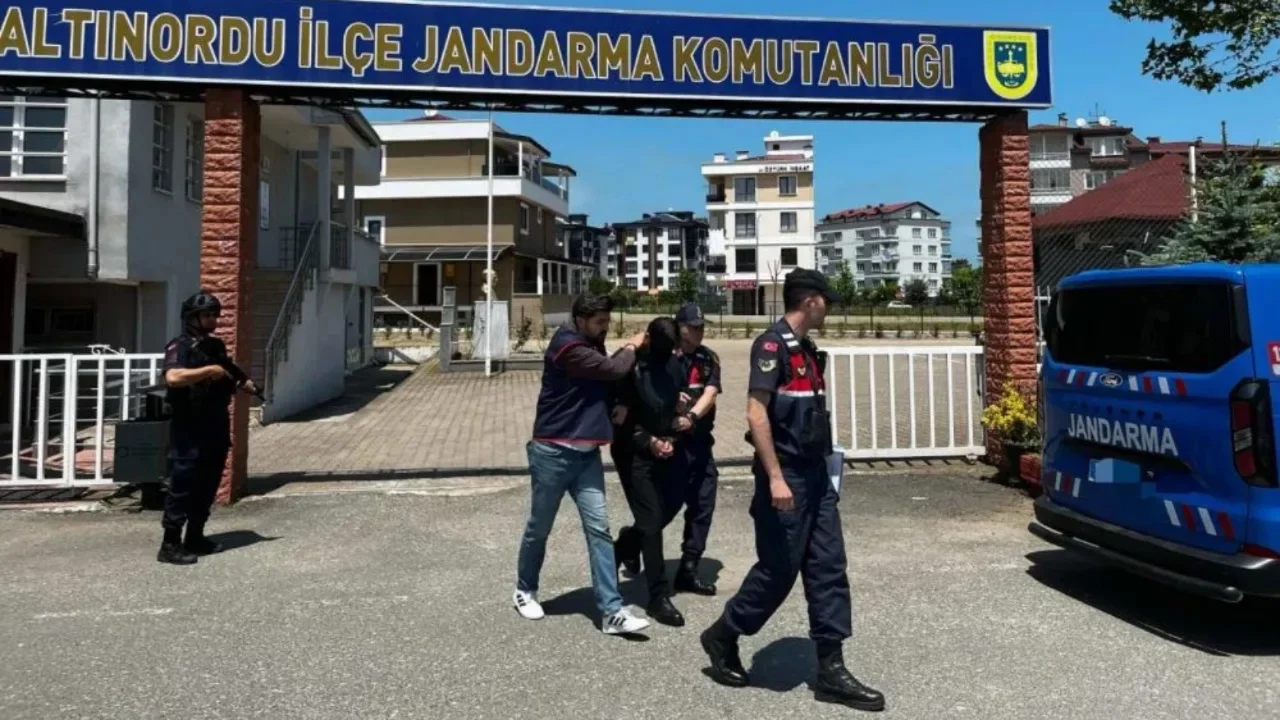 Terör örgütü bağlantısı var dedi, yaşlı kadını kandırdı