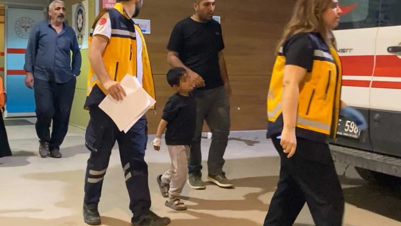 Bursa'da evde faciadan d&ouml;n&uuml;ld&uuml;! K&uuml;&ccedil;&uuml;k &ccedil;ocuk prizden akıma kapıldı