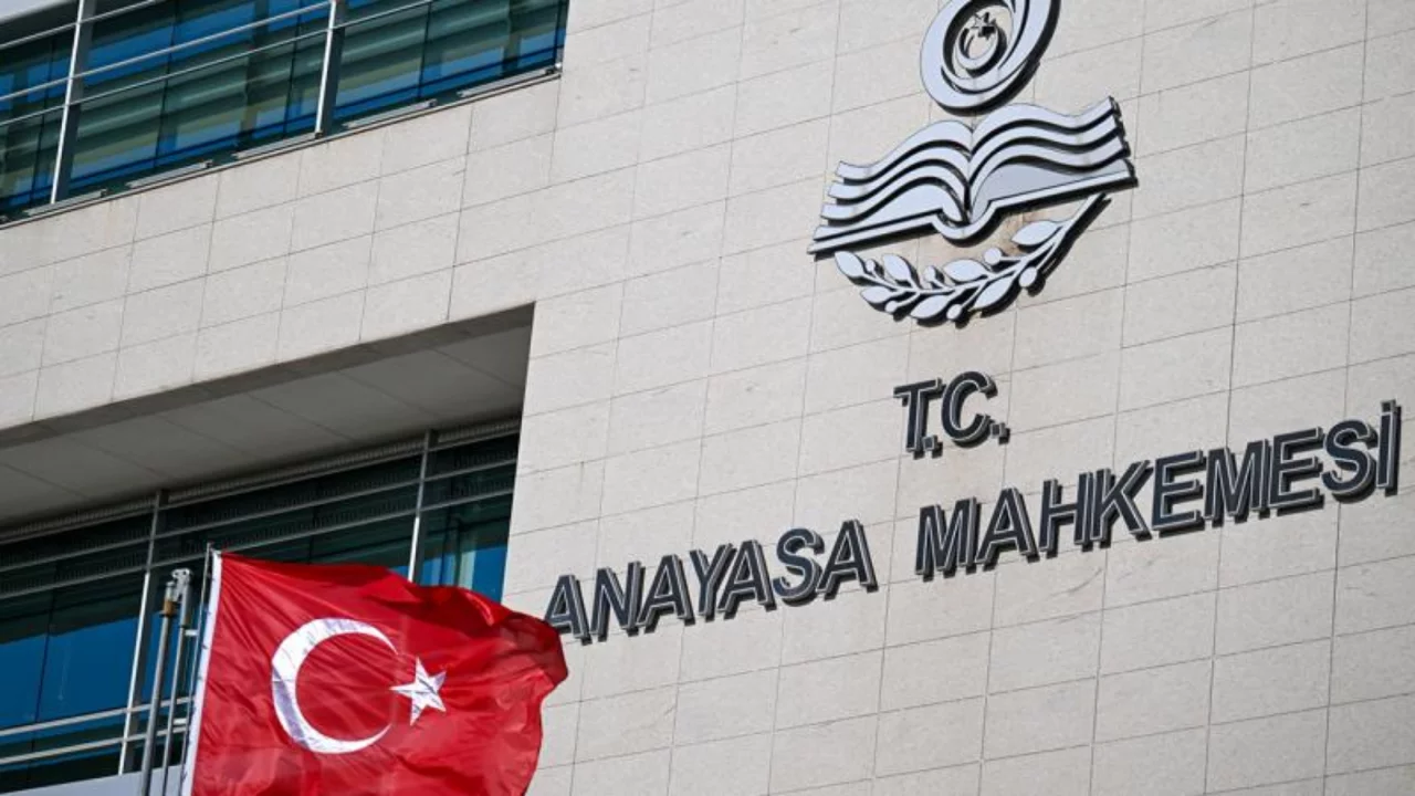 Milyonlar bu haberi bekliyordu: AYM s&uuml;resiz nafaka i&ccedil;in karar verdi!