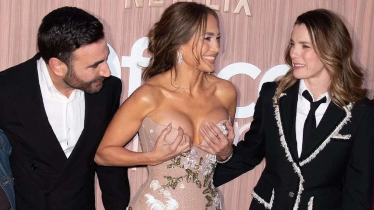 Jennifer Lopez gecenin yıldızı oldu, Çıkışta yaşadığı talihsizlik gündem yarattı