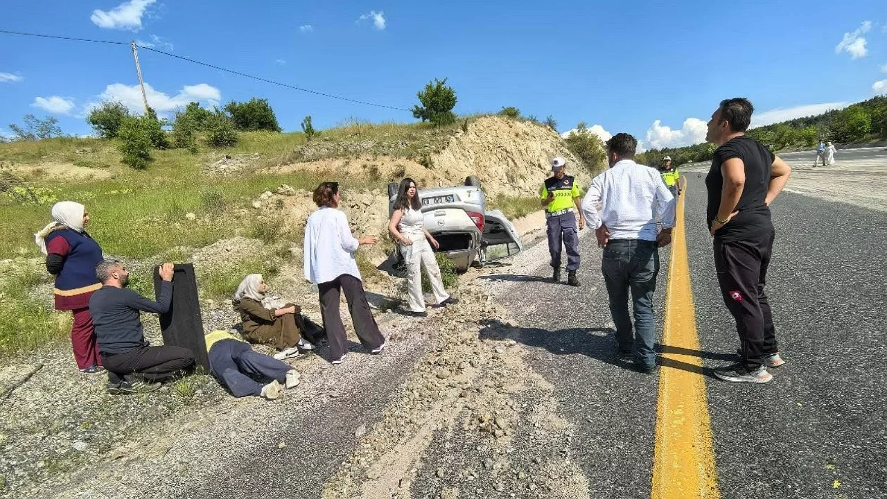 Kontrolden &ccedil;ıkan otomobil takla attı, 3 kişi yaralandı