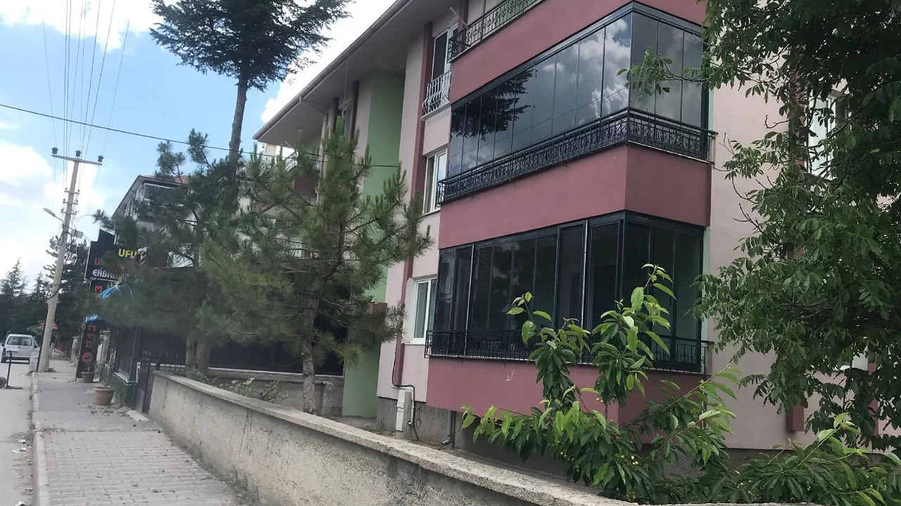 Yaşlı kadın evinde bıçaklanarak öldürülmüş halde bulundu!