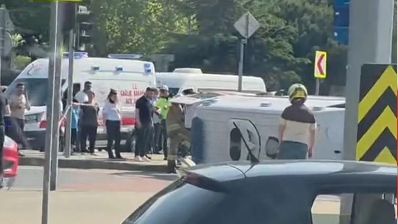 Ambulans devrildi: Çok sayıda yaralı...