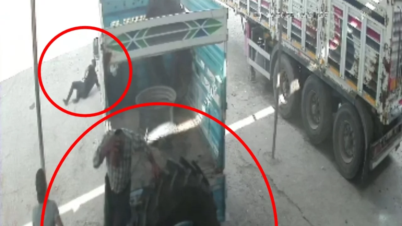 Hava basılan traktör lastiği bomba gibi patladı! O anlar kamerada...