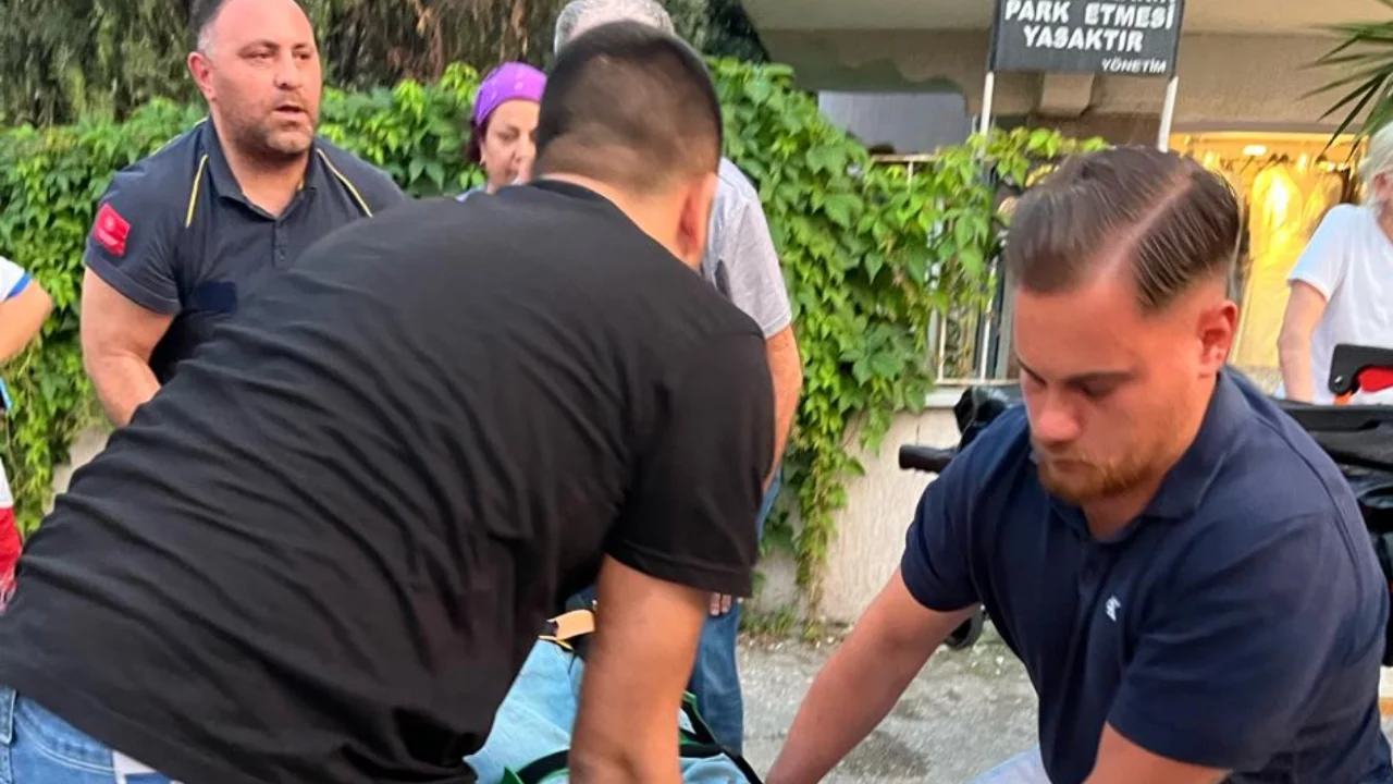 Mudanya'da motosiklet ile otomobil &ccedil;arpıştı: 2 gen&ccedil; yaralı