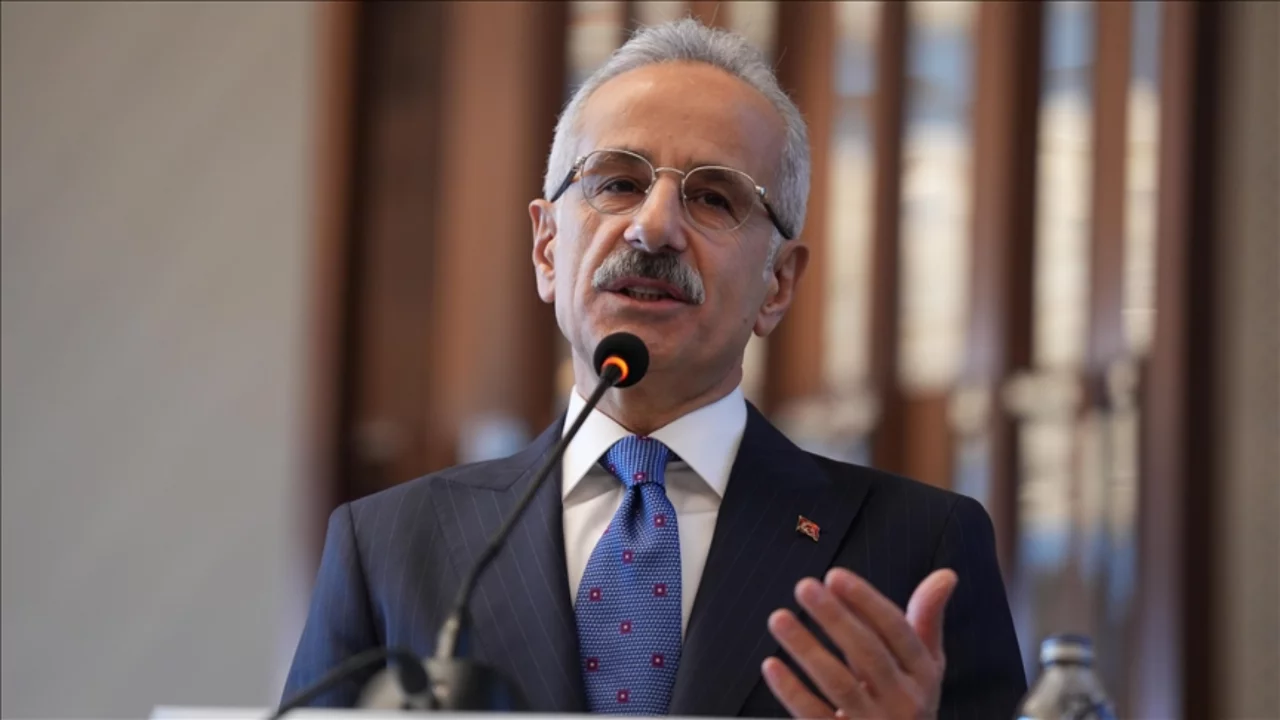 Bakan Uraloğlu'ndan Discord a&ccedil;ıklaması!