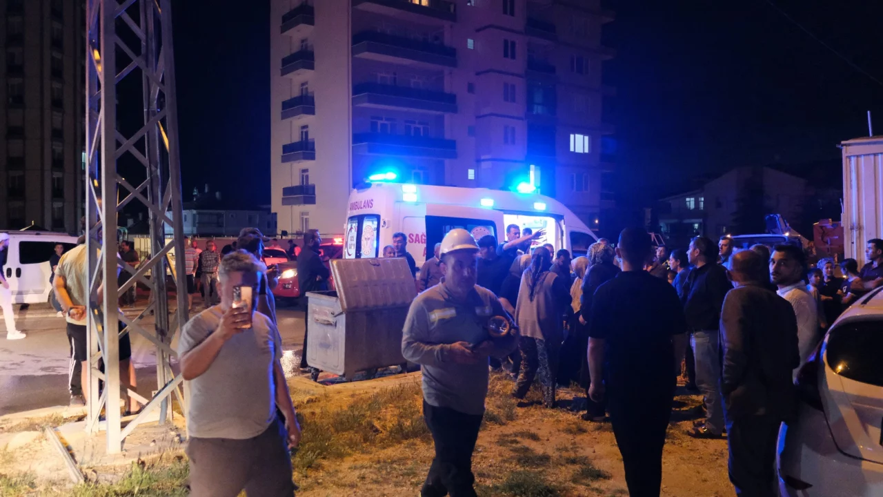 Korkutan Patlama! Mutfakta Başlayan Yangın Mahalleyi Ayağa Kaldırdı