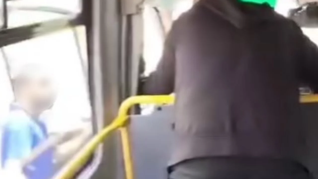 Bursa'da minibüste akılalmaz kavga! 5 TL eksik verince ortalık karıştı