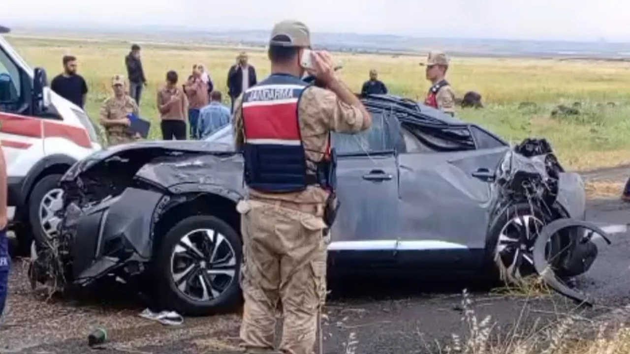 Nişan d&ouml;n&uuml;ş&uuml; korkun&ccedil; kaza! Hayatlarını kaybettiler...