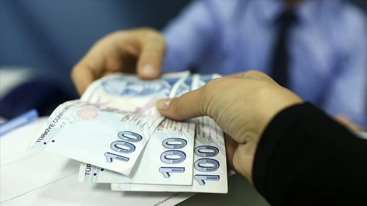 Yeni vergi d&uuml;zenlemesi ne getiriyor? T&Uuml;KONFED Başkan Vekili İbrahim G&uuml;ll&uuml; Bursada Bug&uuml;n'e anlattı