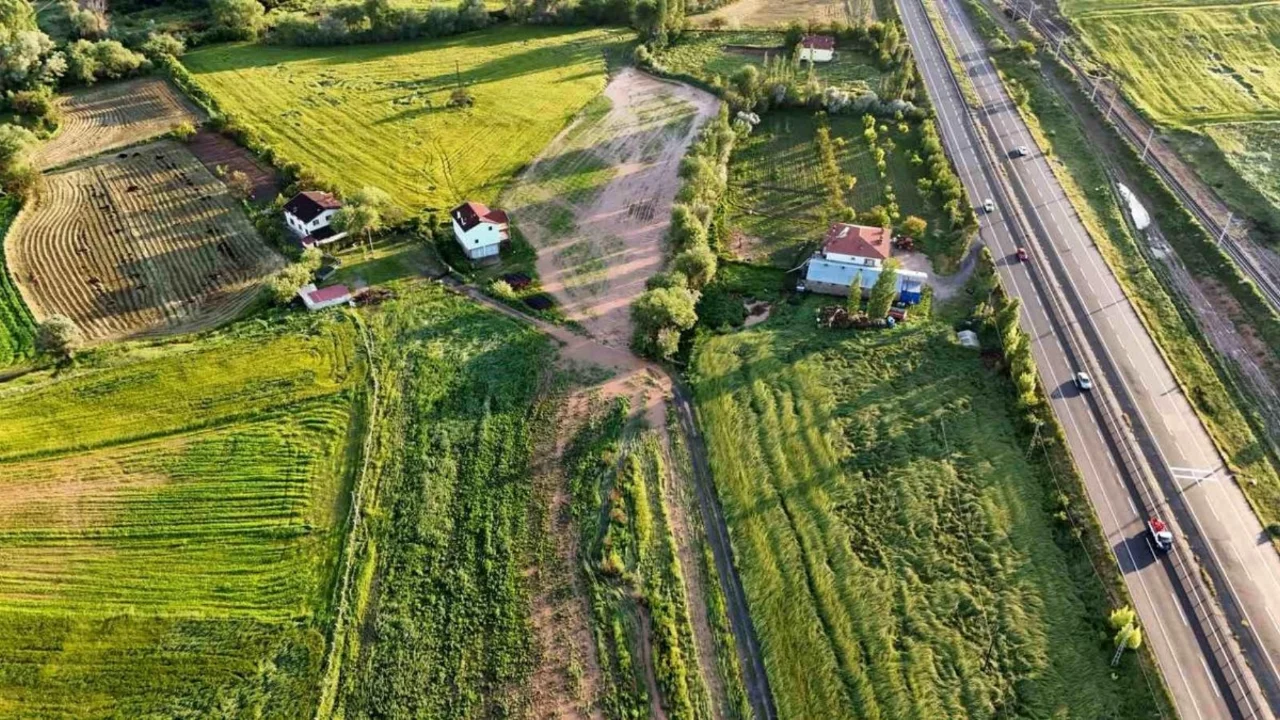 Kanaldan akan su sele dönüştü, mahalle sular altında kaldı