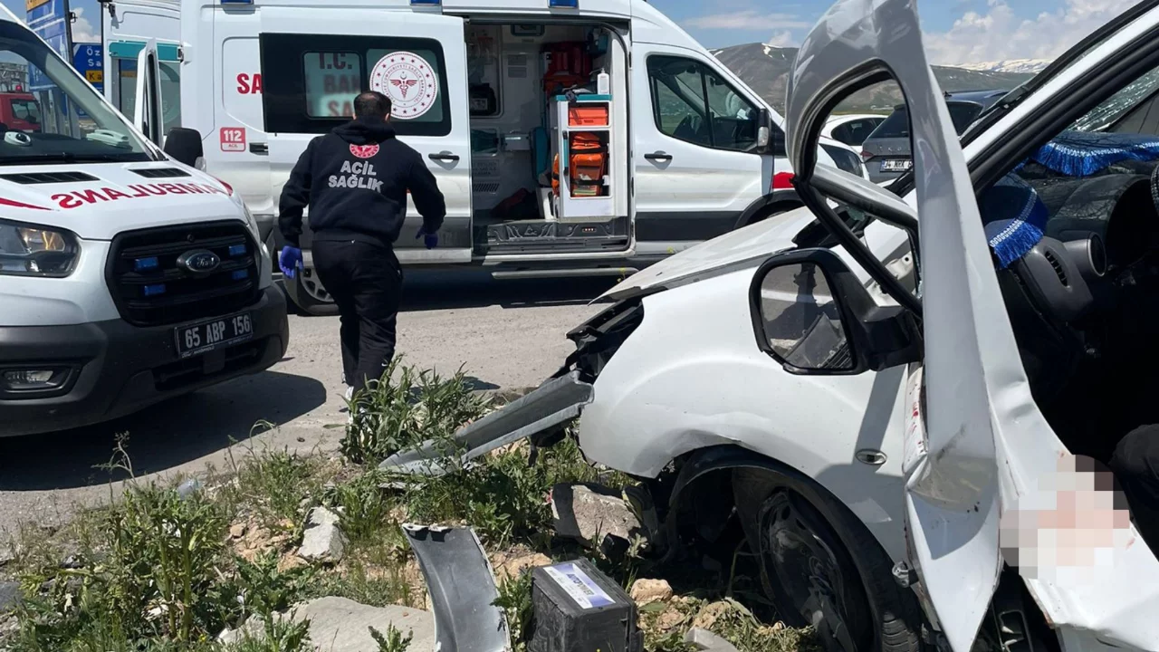 Katliam gibi kaza! &Ccedil;ok sayıda &ouml;l&uuml; ve yaralı var...