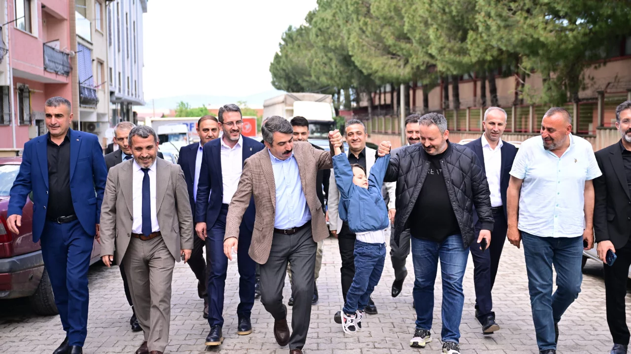 Oktay Yılmaz mahalle mahalle Yıldırım'ı dinliyor