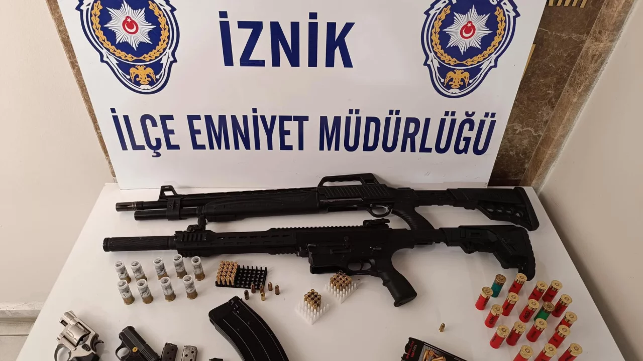 Bursa'da dev asayiş operasyonu! Çok sayıda silah ele geçirildi...