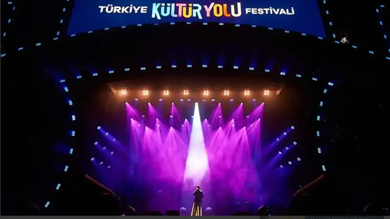 Bursa 9 gün boyunca kapanmayacak sahneye dönüşüyor: Dev festivalde yıldızlar geçidi başlıyor!