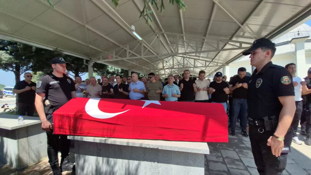 Polis memuru evinde &ouml;l&uuml; bulundu