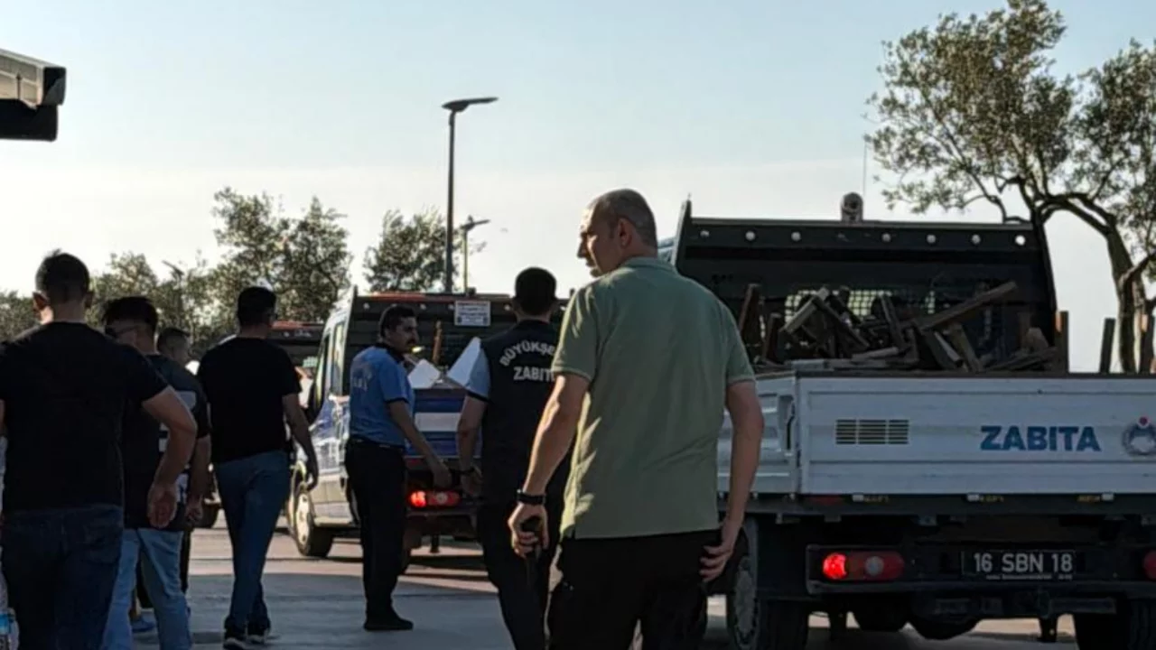 Mudanya Sahili'nde kuralsızlığa operasyon! Zabıta tek tek topladı