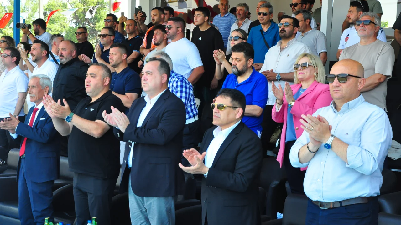 Yuntdağı Yağlı Güreşleri'nde büyük final: Feyzullah Aktürk Manisa'da zirveye çıktı