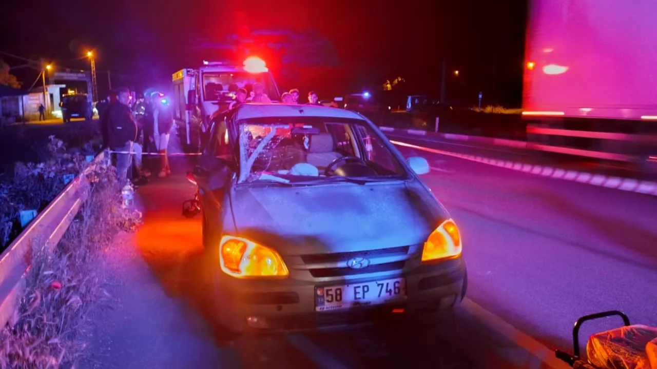 Sivas'ta gece kavşağında feci &ccedil;arpışma: 1 kişi hayatını kaybetti, 3 kişi yaralandı