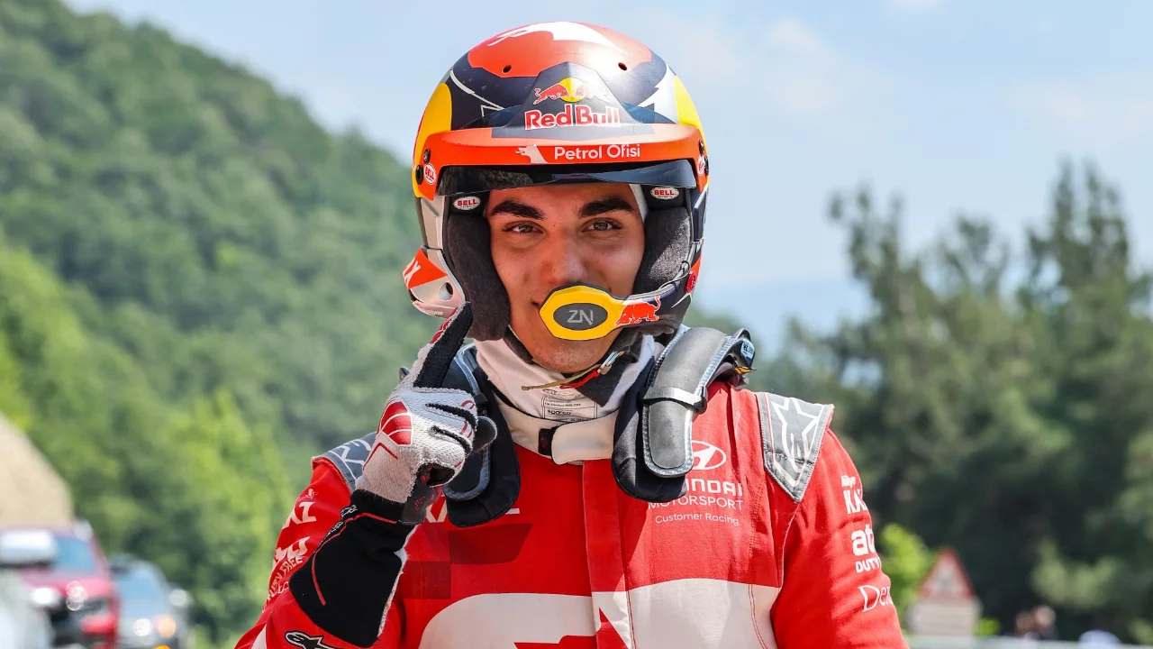 Bursa Rallisi'ni Kerem Kazaz kazandı