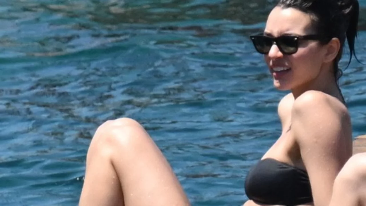 Bodrum tatilinde talihsiz kaza! Damla Colbay parmağını kırdı